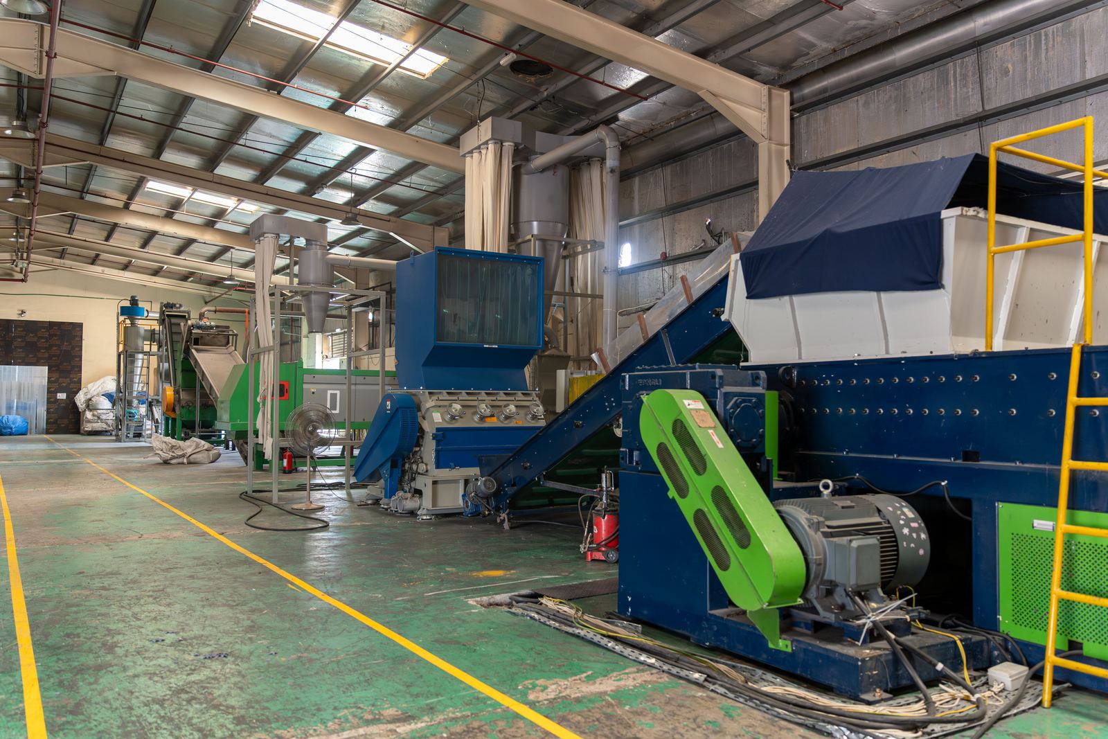 Shredding and separation line